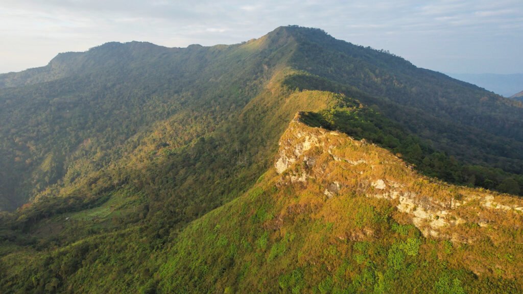 Tallest Mountains in Canada: 12 Majestic Giants That Will Truly Inspire You