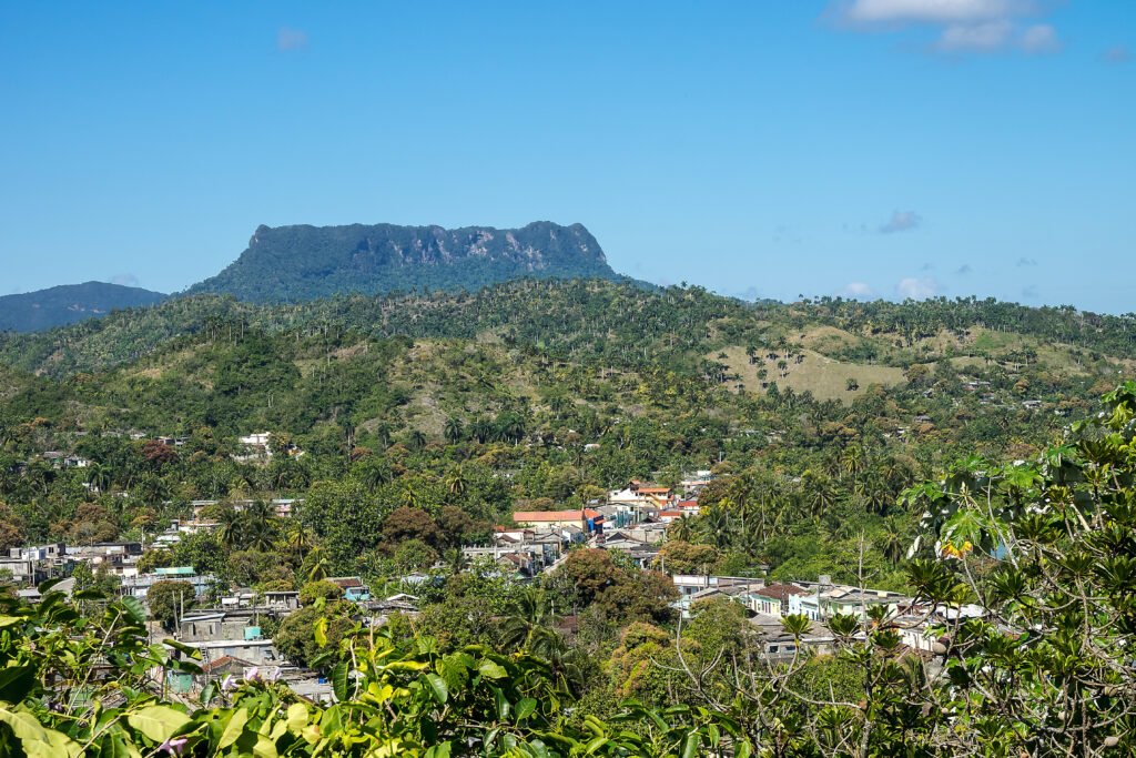 Tallest Mountains in Canada: 12 Majestic Giants That Will Truly Inspire You