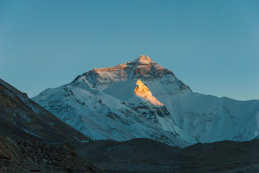 Kilimanjaro vs Everest Base Camp Trek – 7 Powerful Differences You Must Know Before Choosing